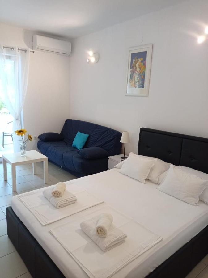 Nemira Beach Apartments Omis Exterior photo